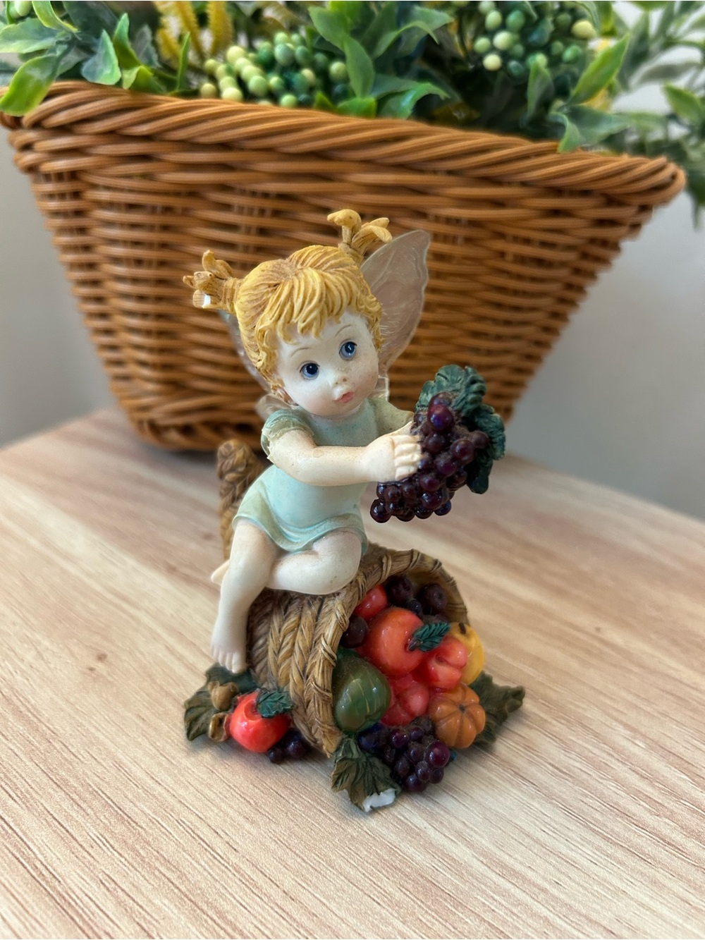 My Little Kitchen Fairies "Bounty Fairie" Figurine 2003 G.G. Santiago